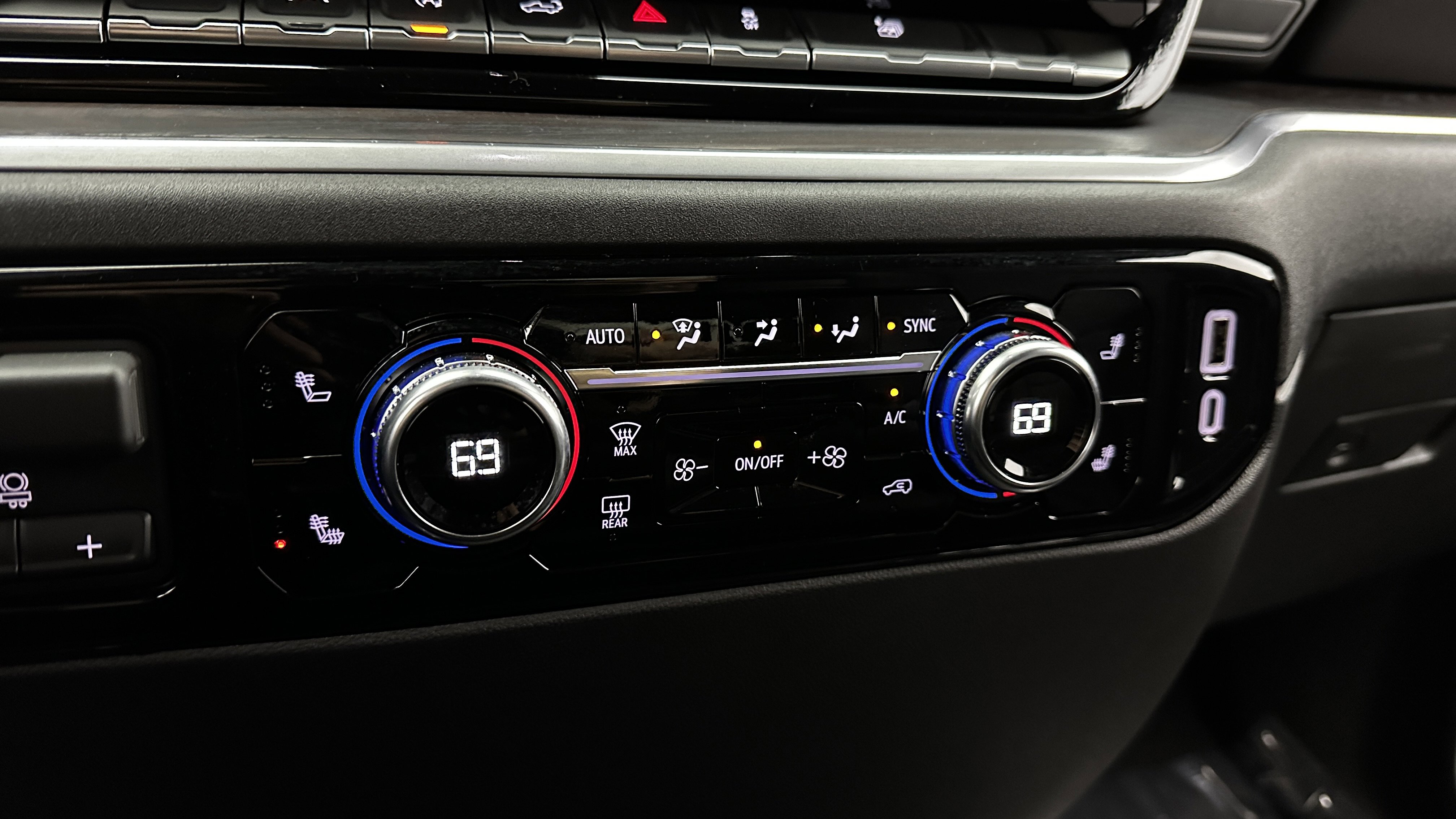 Used 2026 GMC Sierra 1500 SLT image 18