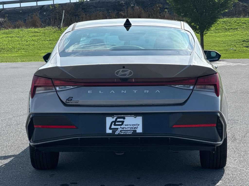 Used 2024 Hyundai Elantra SEL w/ Convenience Package FWD image 21