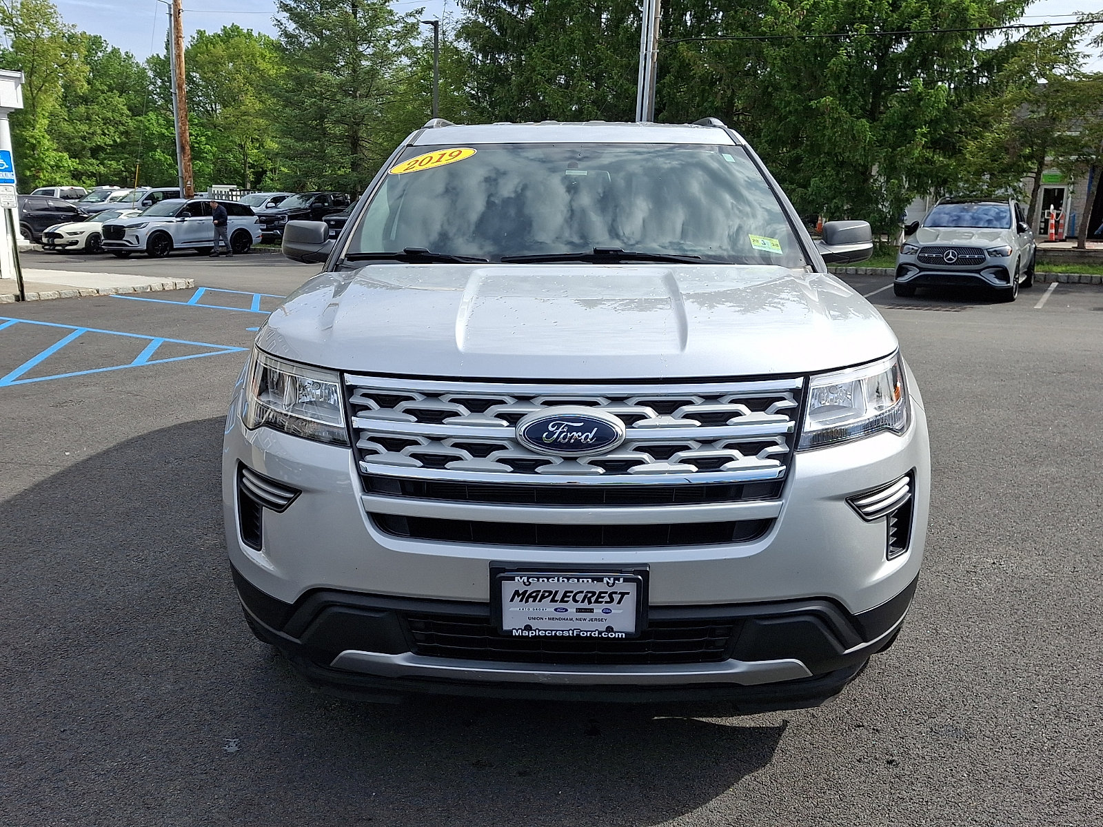 Used 2019 Ford Explorer XLT AWD/4WD image 2