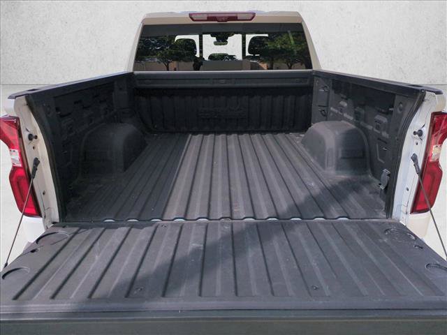 Used 2023 Chevrolet Silverado 1500 High Country w/ High Country Premium Package AWD/4WD image 6