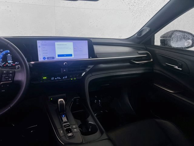 Used 2023 Toyota Crown AWD/4WD image 19