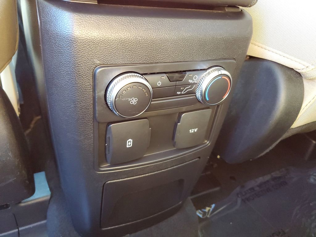 Used 2022 Ford Explorer XLT image 10