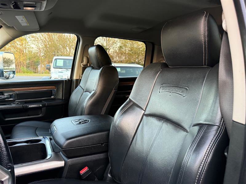 Used 2018 RAM 3500 Laramie image 32