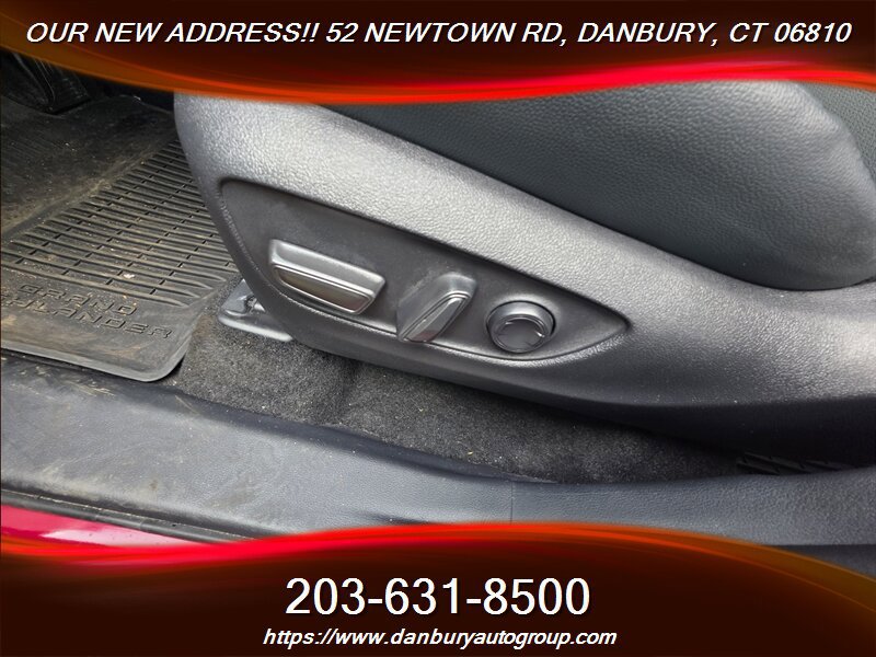 Used 2025 Toyota Grand Highlander AWD image 9