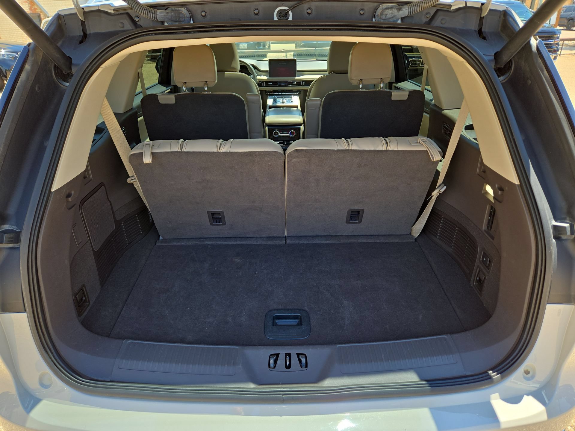 Used 2023 Lincoln Aviator 2WD w/ Premium Package image 12