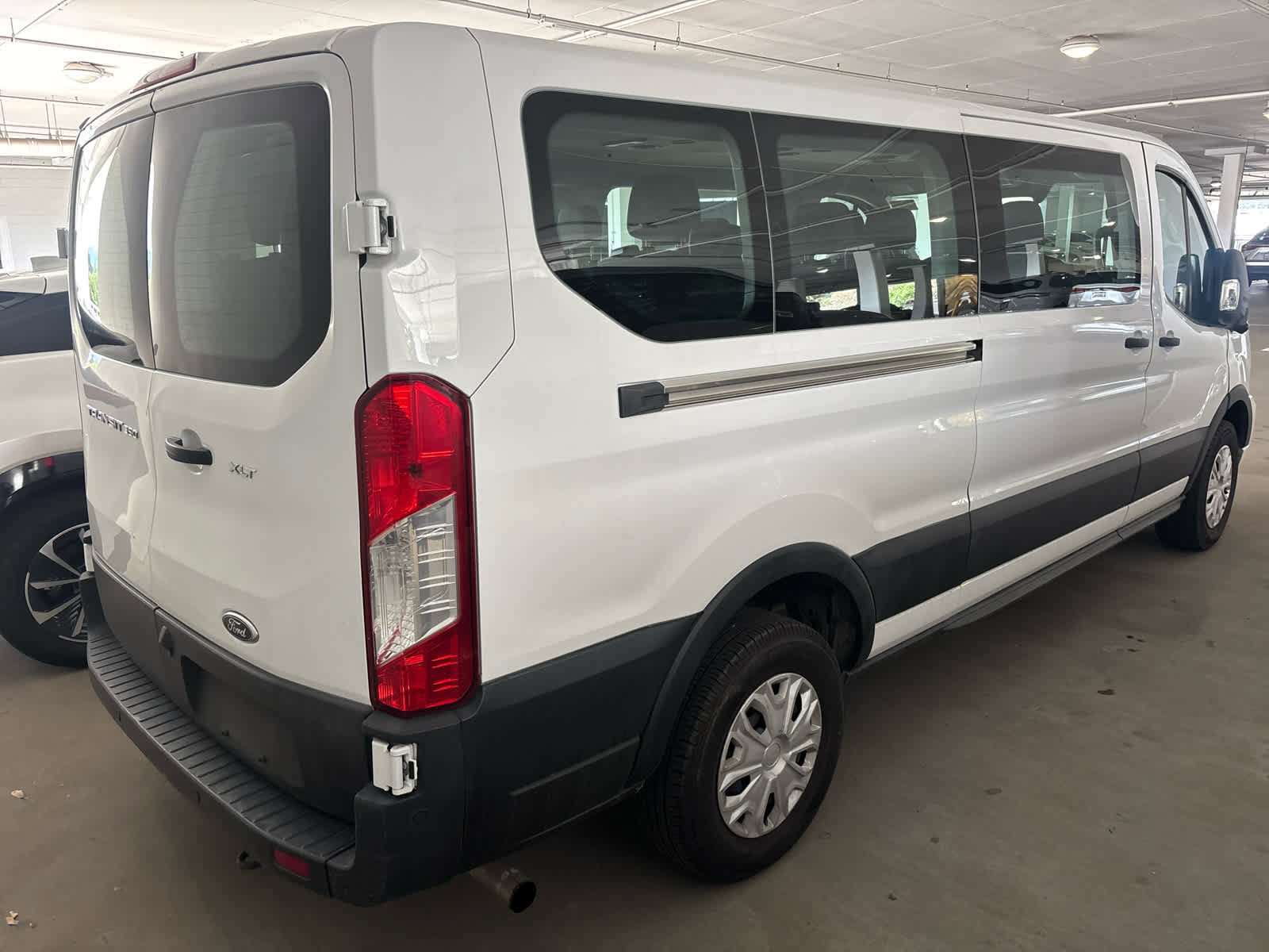 Used 2023 Ford Transit 350 XLT image 3