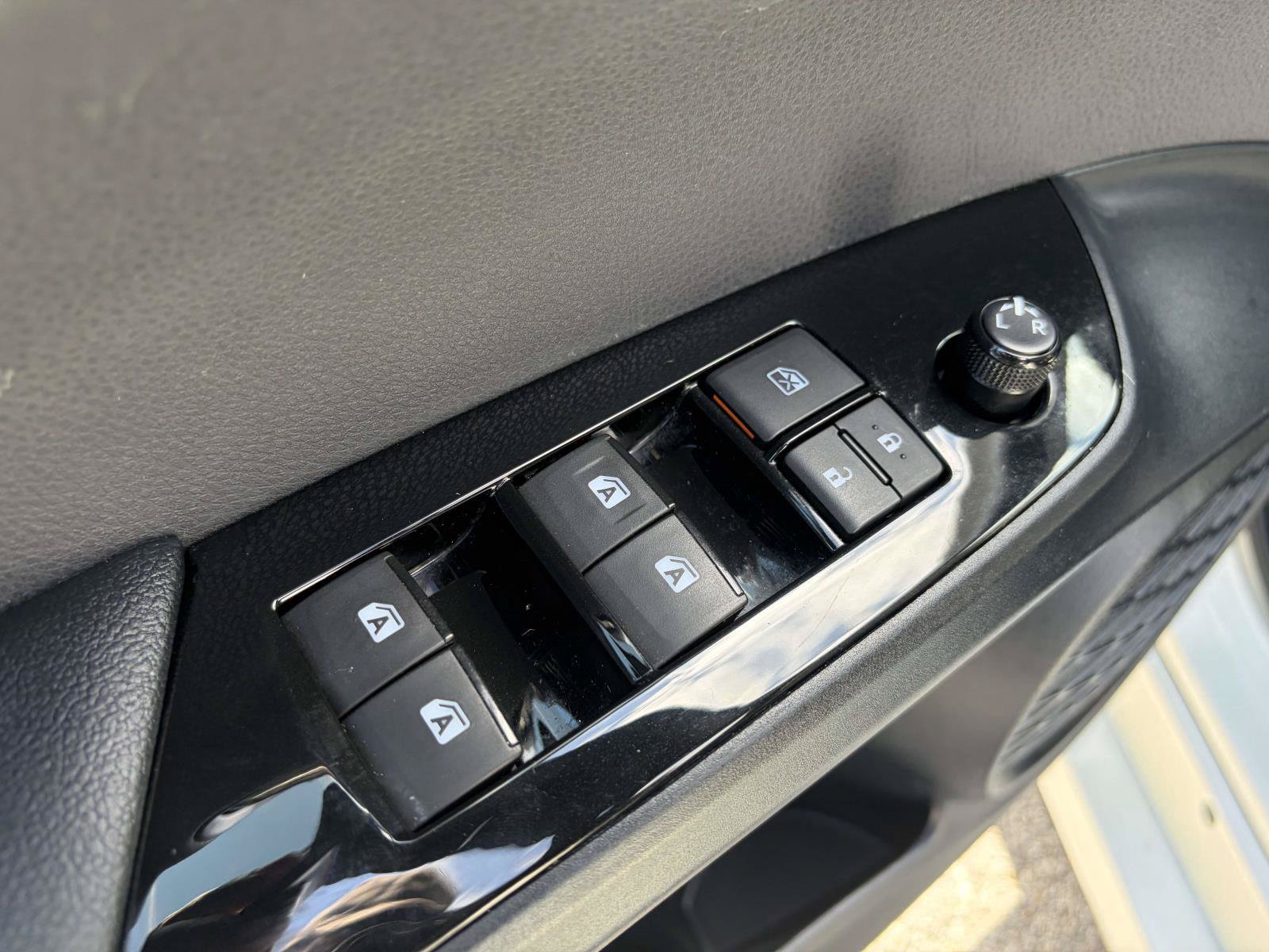 Used 2016 Toyota Prius Four Touring w/ Premium Convenience Package FWD image 6