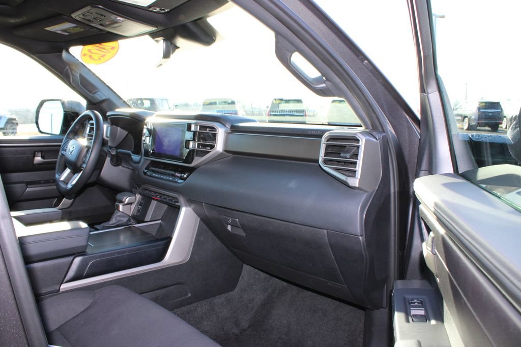 Used 2025 Toyota Sequoia SR5 AWD/4WD image 31