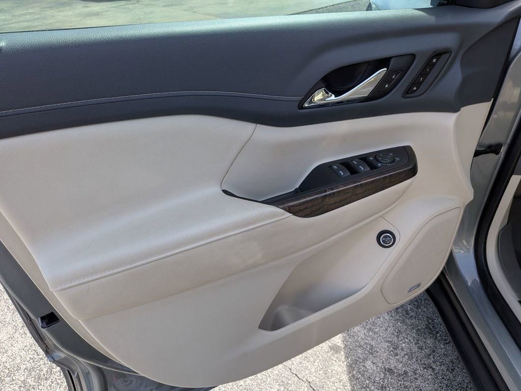 Certified 2023 GMC Acadia Denali w/ Denali Ultimate Package FWD image 9