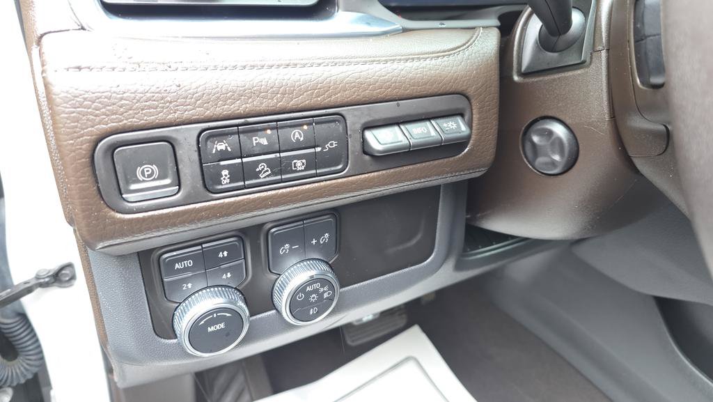 Used 2022 GMC Yukon XL Denali AWD/4WD image 12
