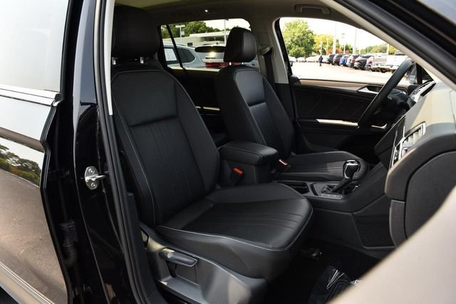 Certified 2023 Volkswagen Tiguan SE w/ Panoramic Sunroof Package FWD image 20