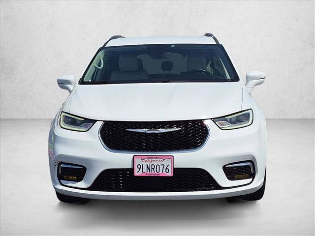 Used 2021 Chrysler Pacifica Touring-L FWD image 2