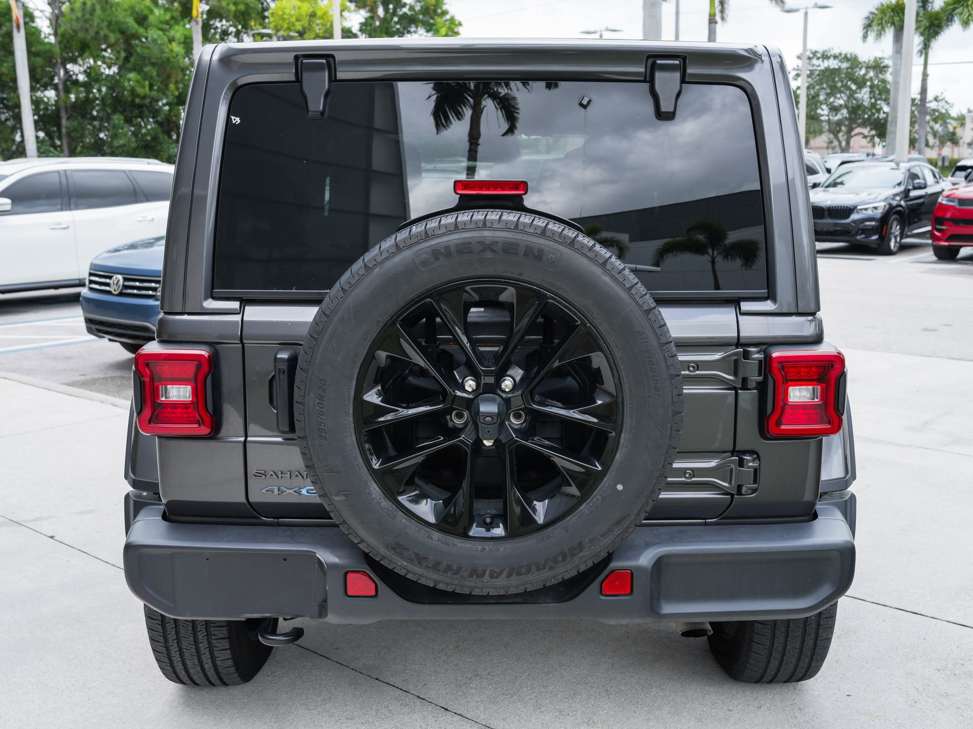 Used 2025 Jeep Wrangler Unlimited Sahara AWD/4WD image 8