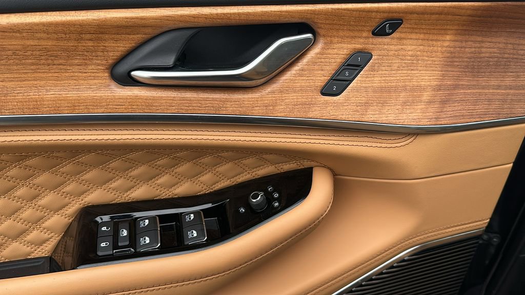 Used 2024 Jeep Grand Cherokee L Summit image 12