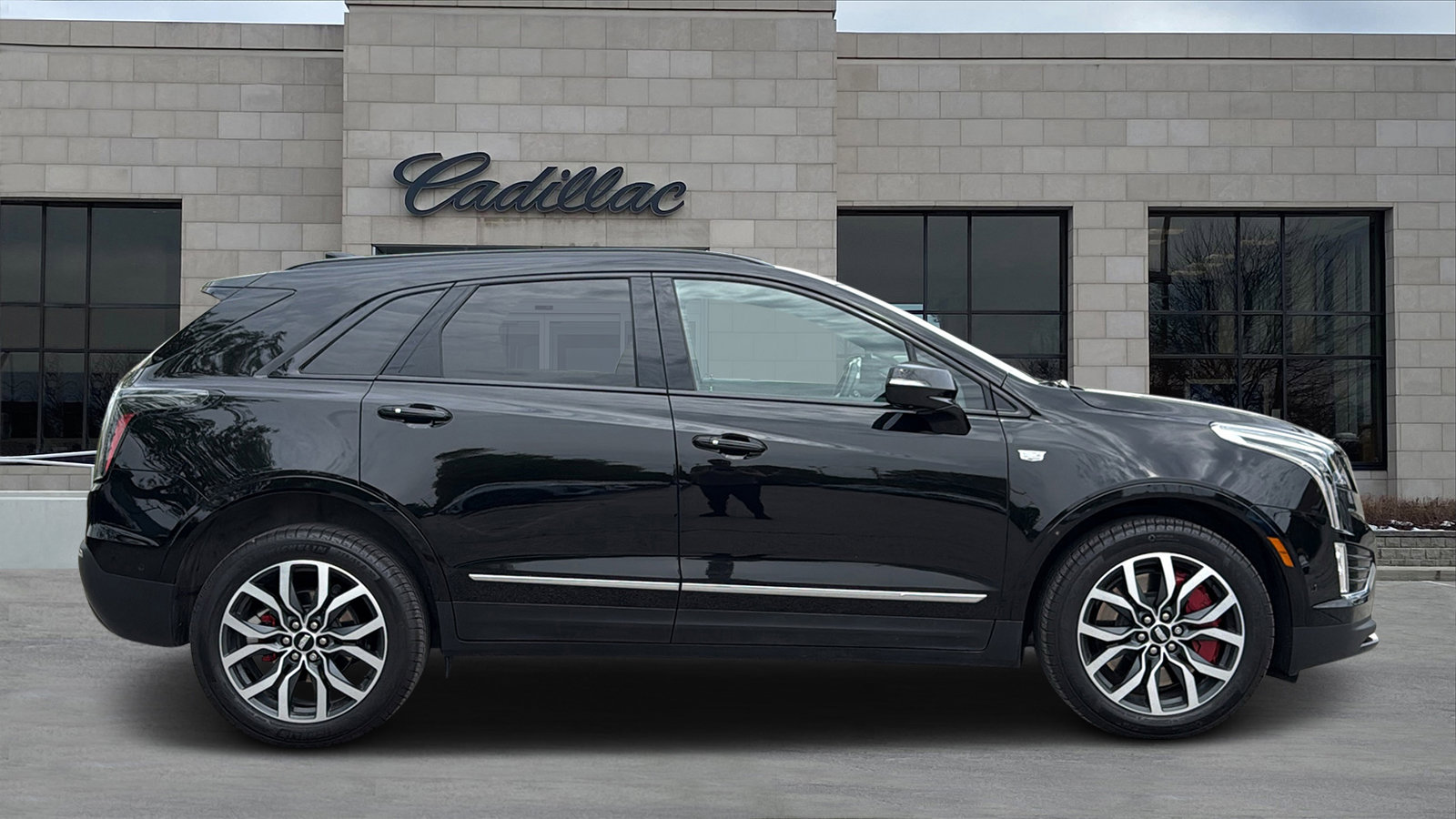 Certified 2022 Cadillac XT5 Sportv w/ Technology Package AWD/4WD image 2