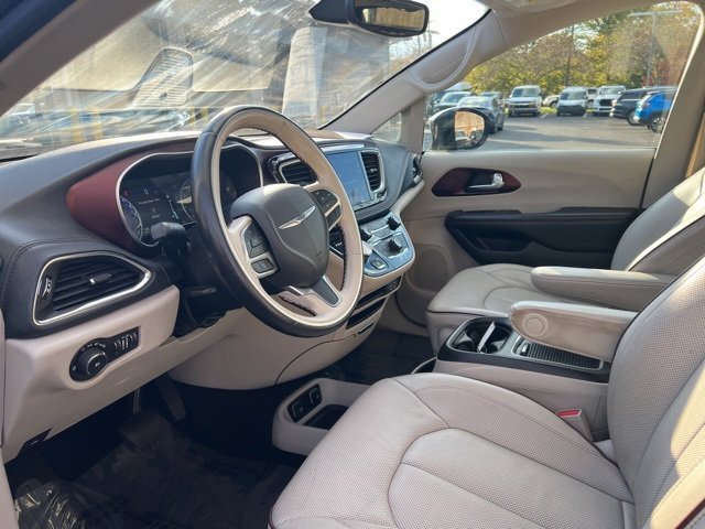 Used 2020 Chrysler Pacifica Limited image 24