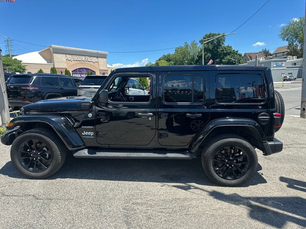Used 2022 Jeep Wrangler Unlimited Sahara w/ Cold Weather Group AWD/4WD image 8