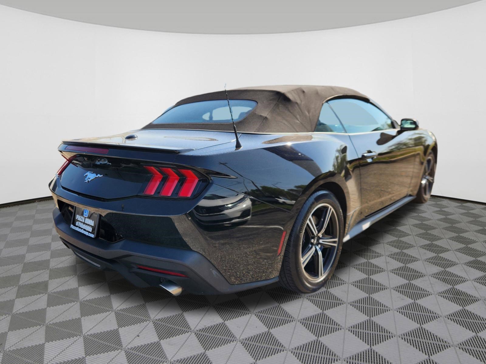 Used 2024 Ford Mustang Premium image 4