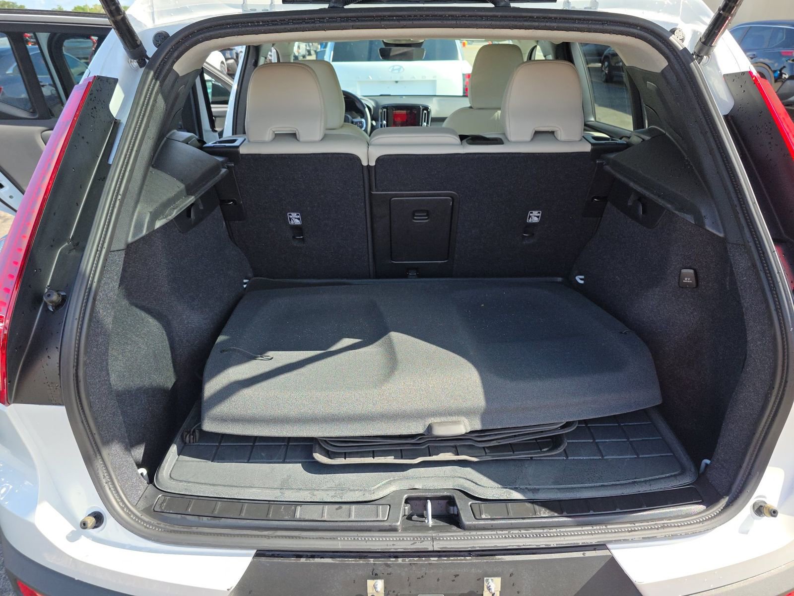Used 2026 Volvo XC40 B5 Plus AWD/4WD image 15