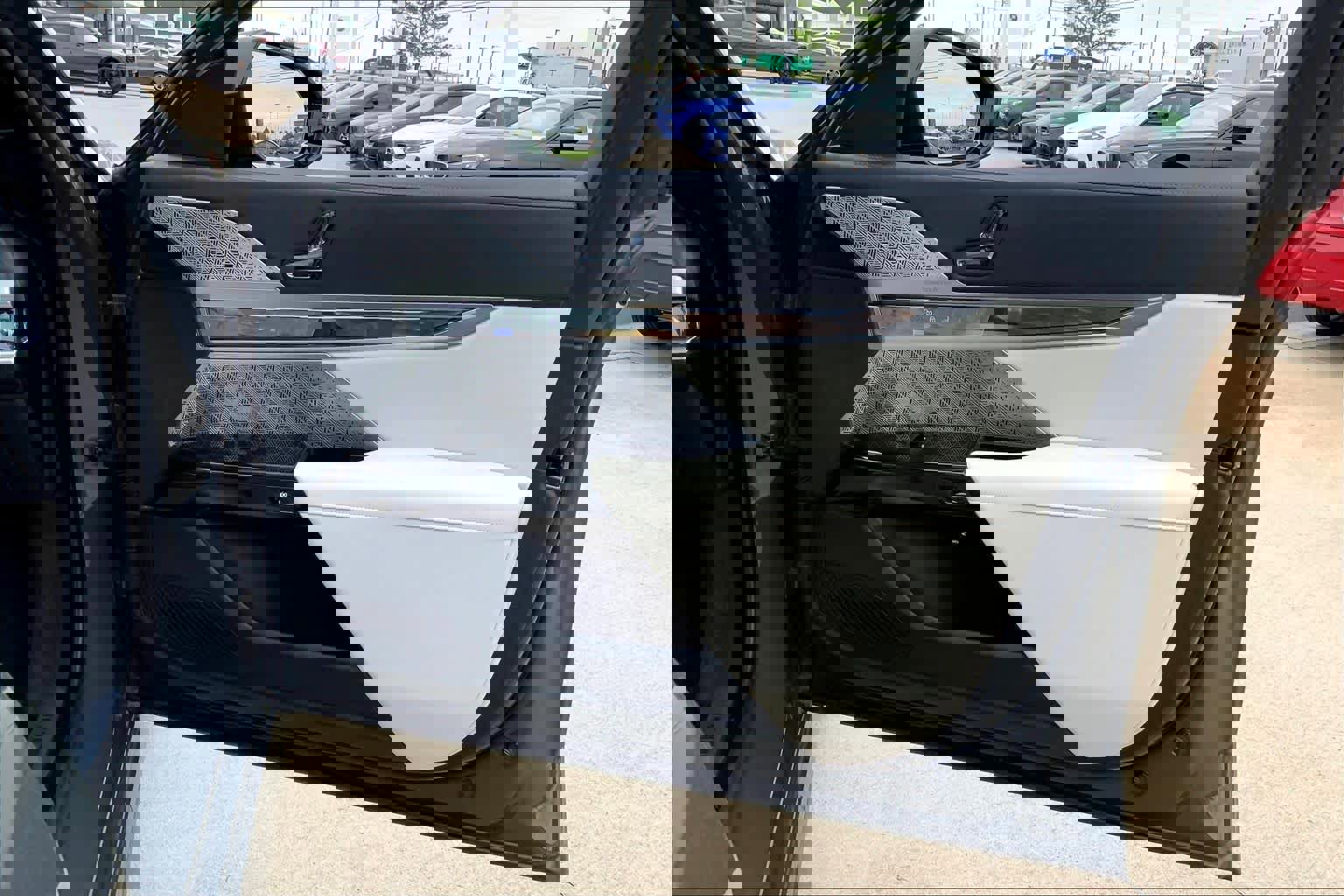 Certified 2025 BMW 760i xDrive w/ Executive Package AWD/4WD image 21