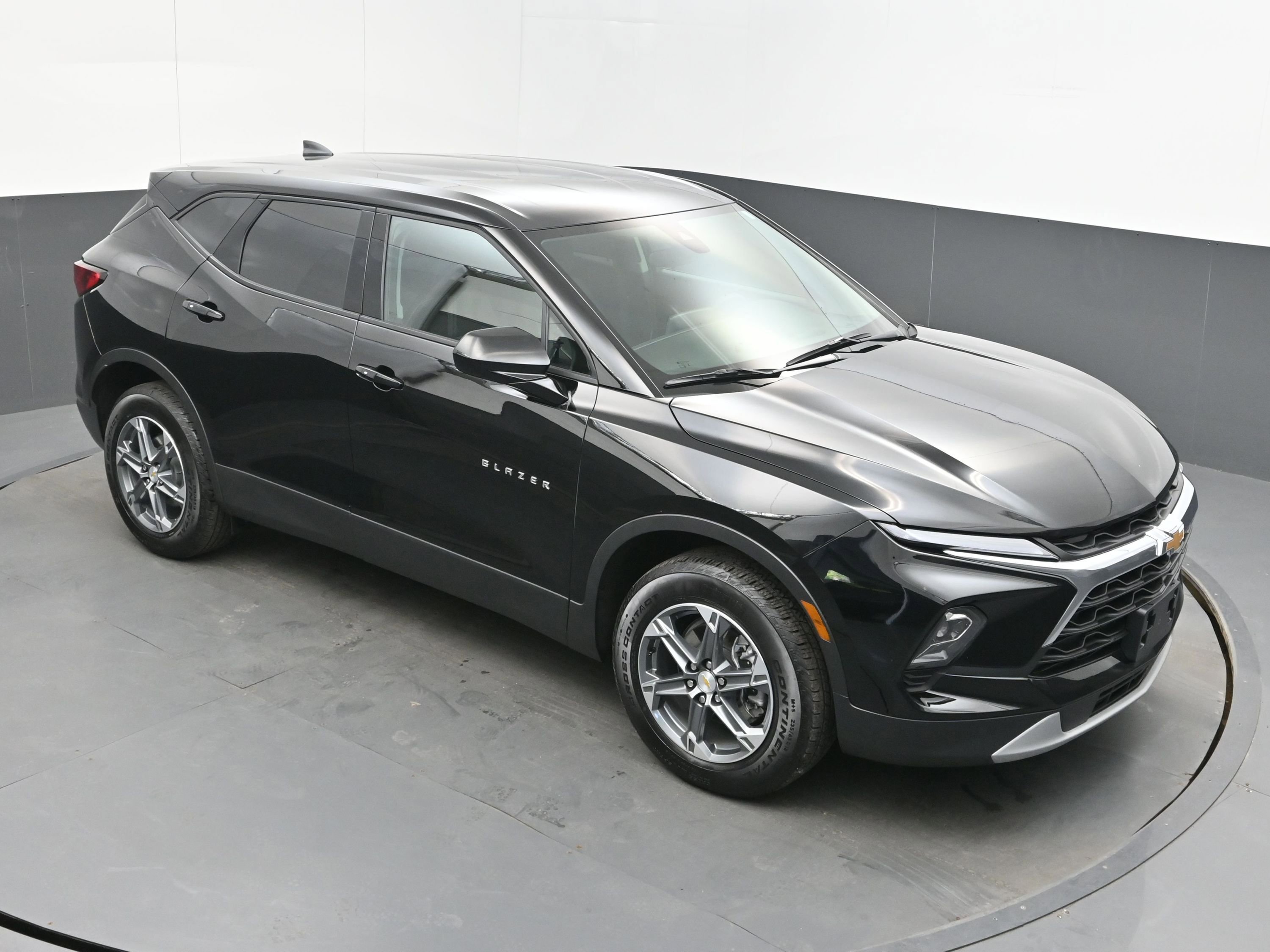 Used 2025 Chevrolet Blazer LT FWD image 34