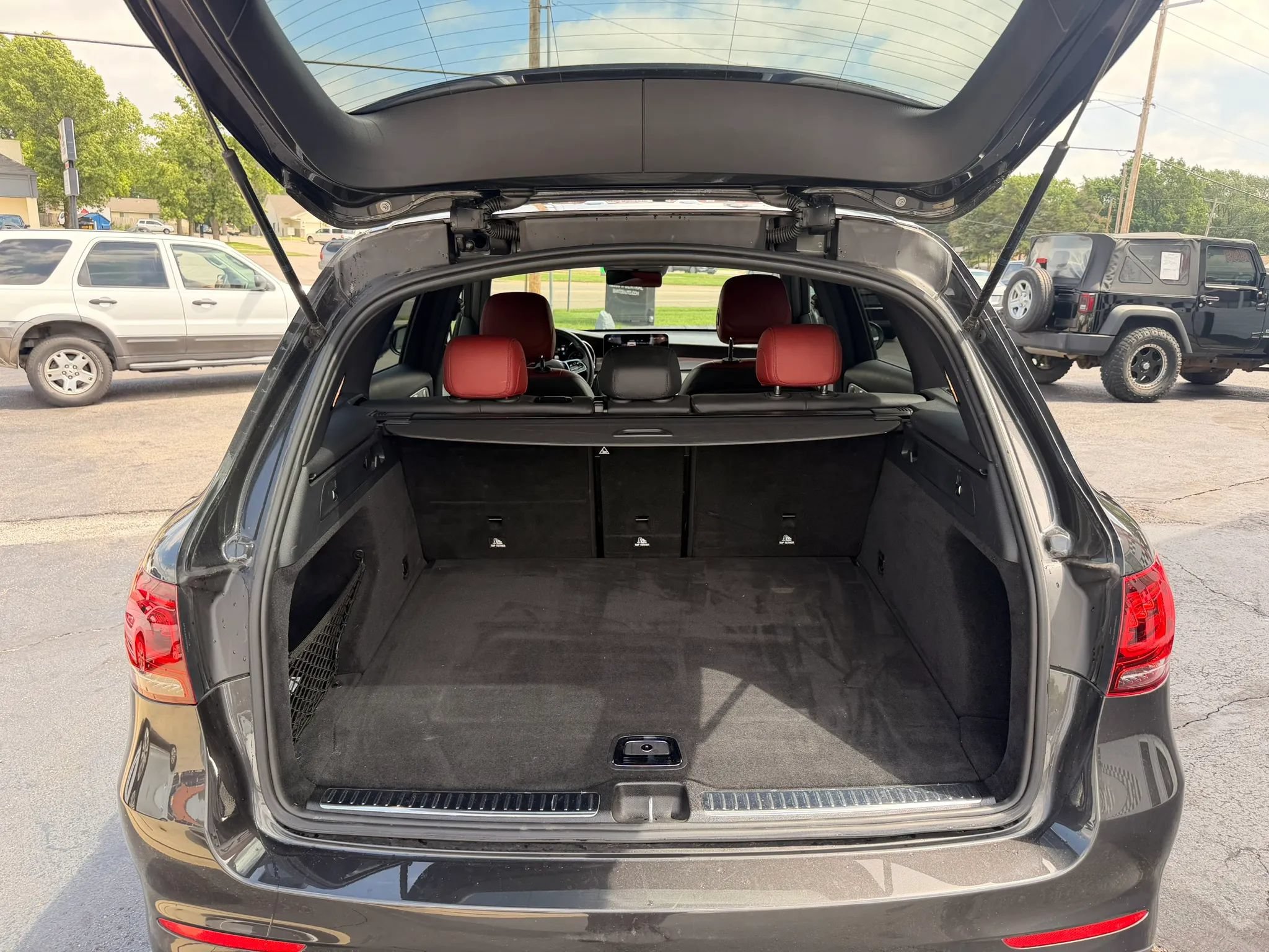 Used 2020 Mercedes-Benz GLC 300 4MATIC image 5