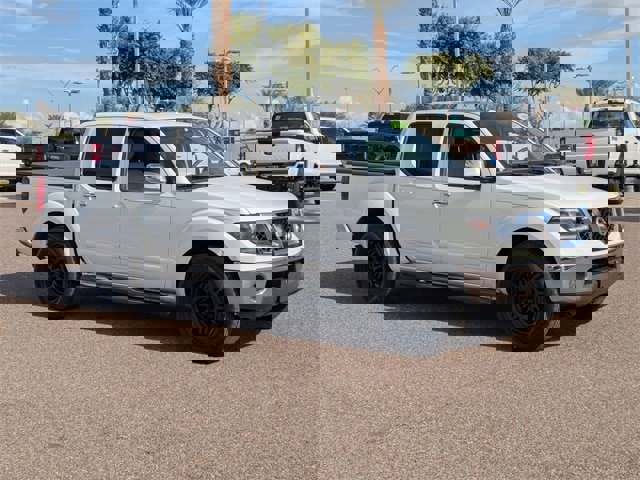 Used 2014 Nissan Frontier SL w/ SL Moonroof Package image 8