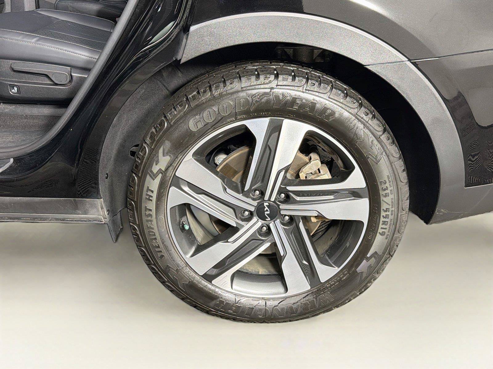 Used 2023 Kia Sorento EX w/ Panoramic Sunroof Package AWD/4WD image 36