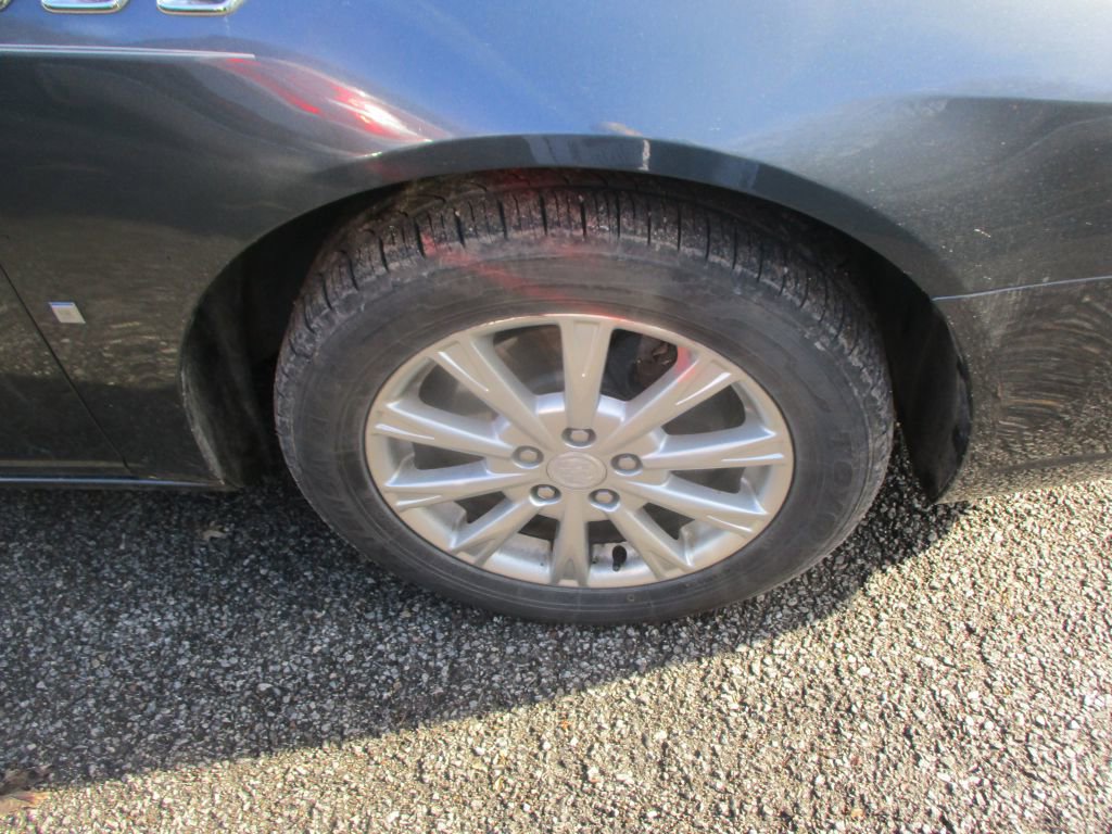 Used 2009 Buick Lucerne CXL w/ Driver Confidence Package FWD image 3