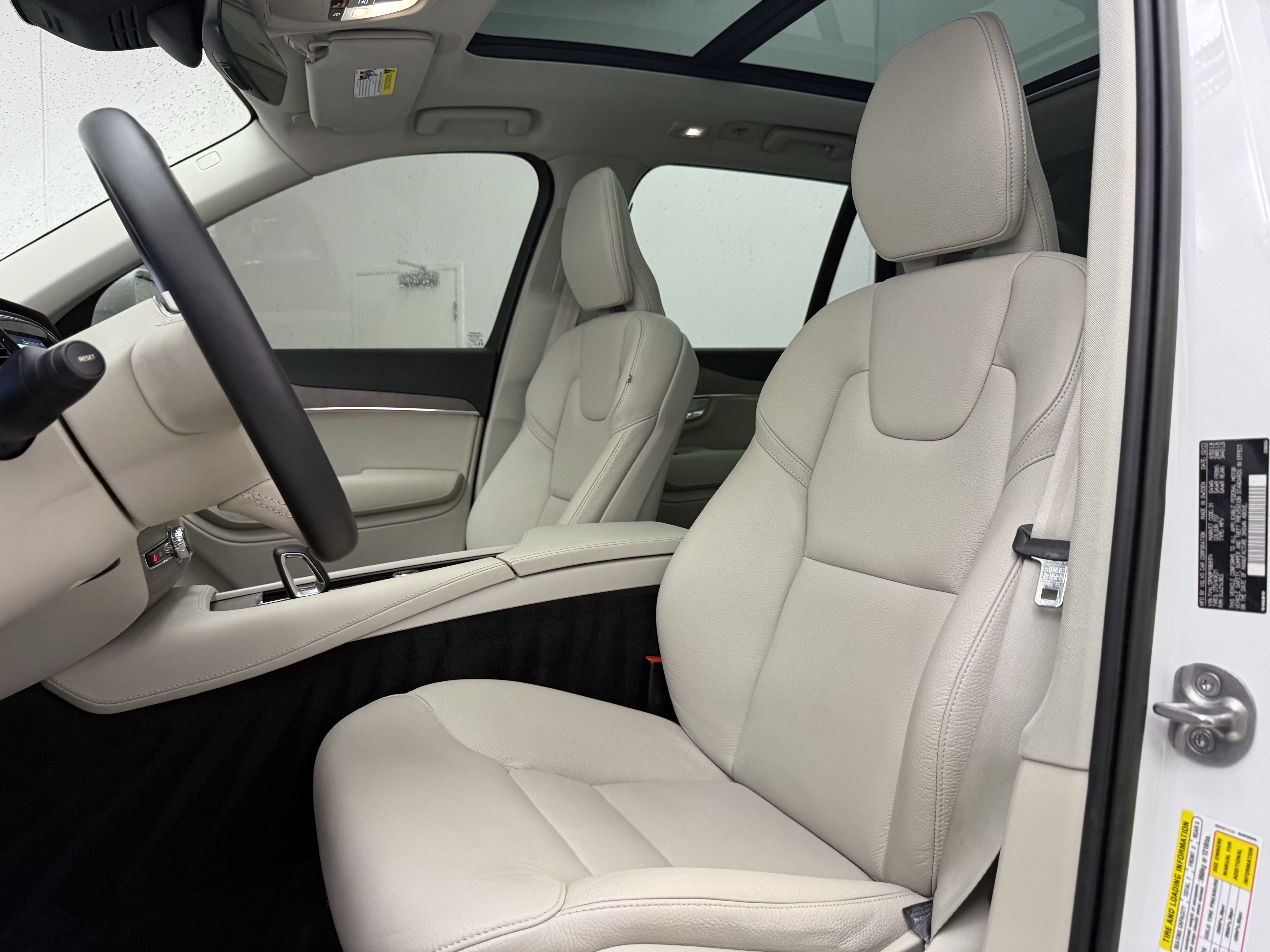 Used 2023 Volvo XC90 B5 Plus w/ Protection Package Premier AWD/4WD image 12