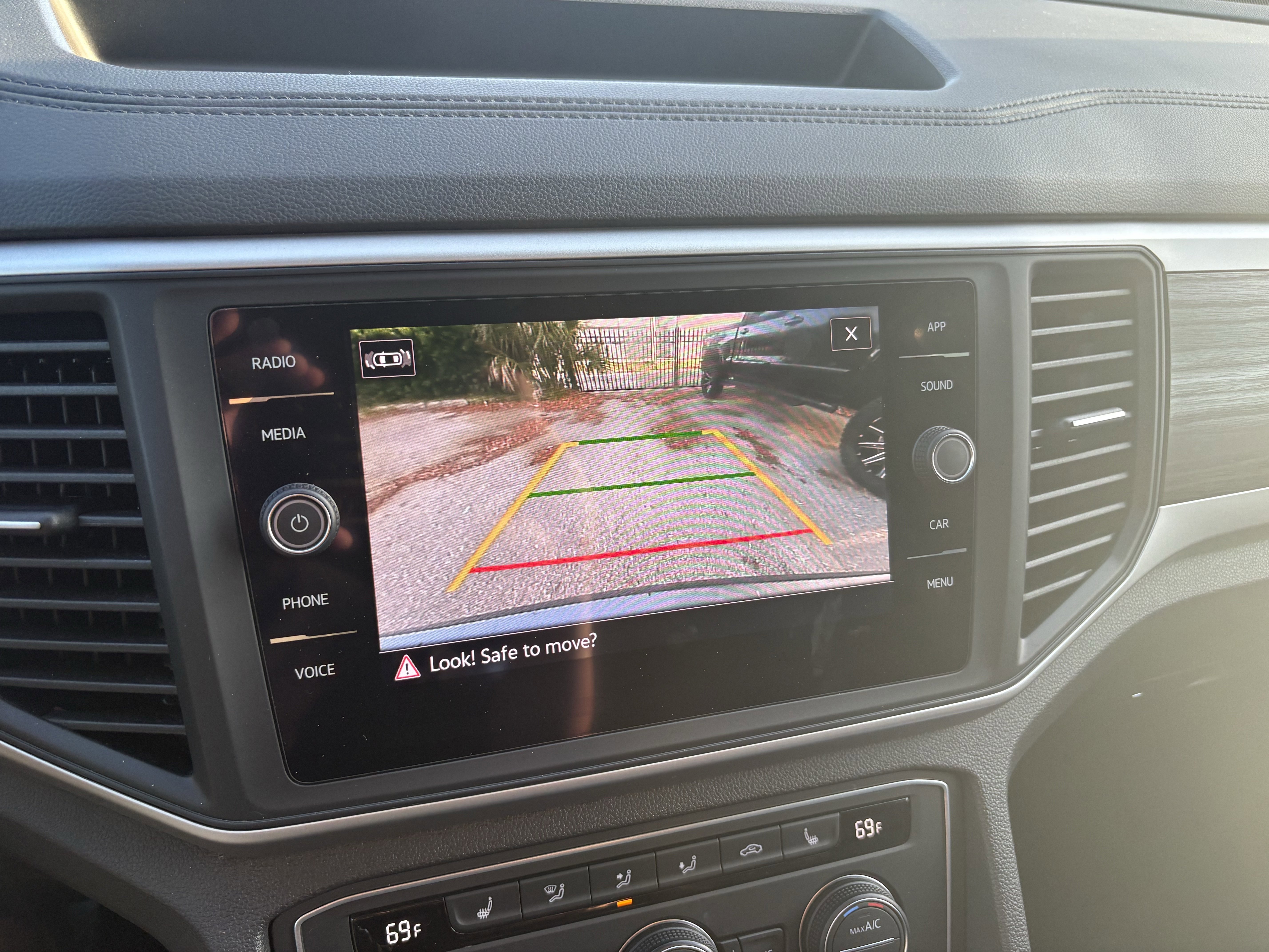 Used 2021 Volkswagen Atlas SE image 12