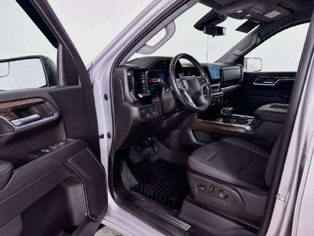Used 2022 Chevrolet Silverado 1500 RST w/ Z71 Off-Road Package AWD/4WD image 3