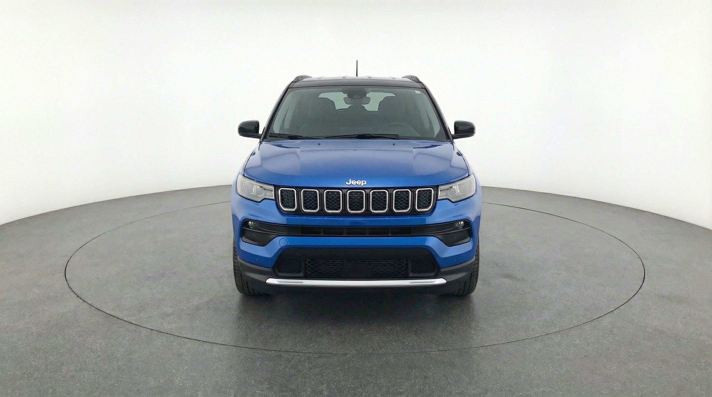 Used 2025 Jeep Compass Limited AWD/4WD image 2