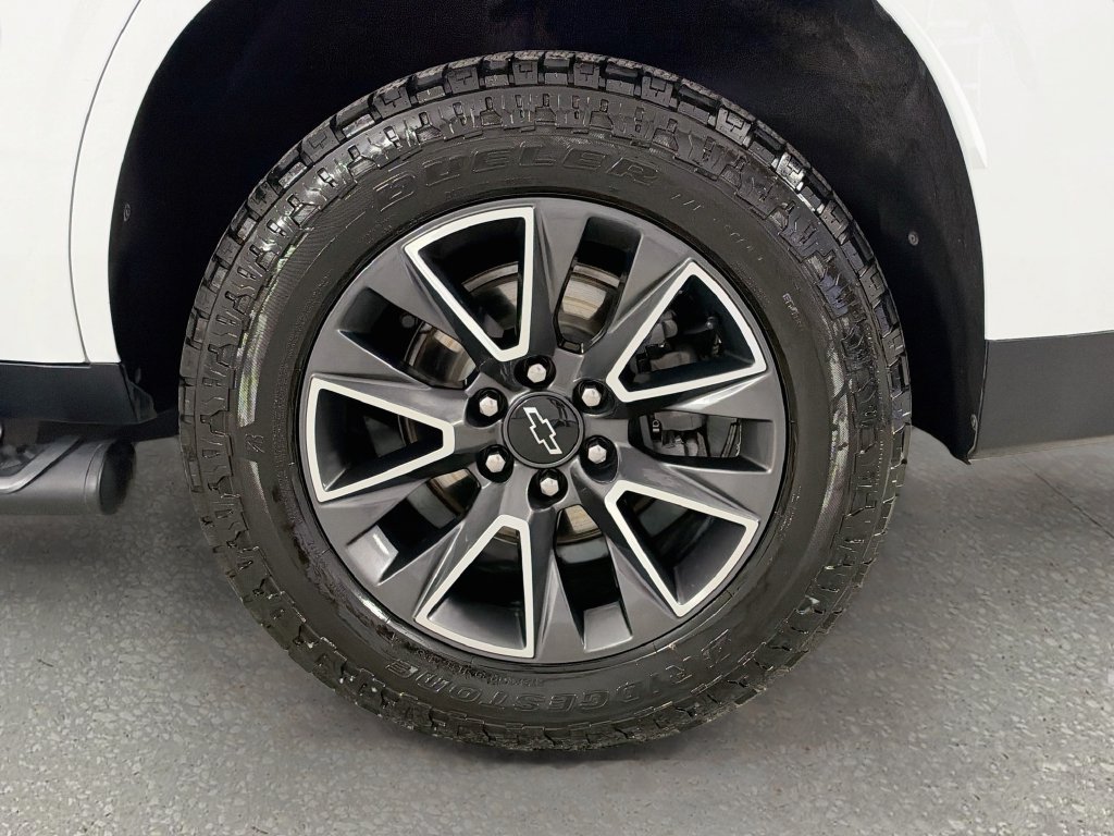Used 2022 Chevrolet Tahoe Z71 w/ Luxury Package AWD/4WD image 33