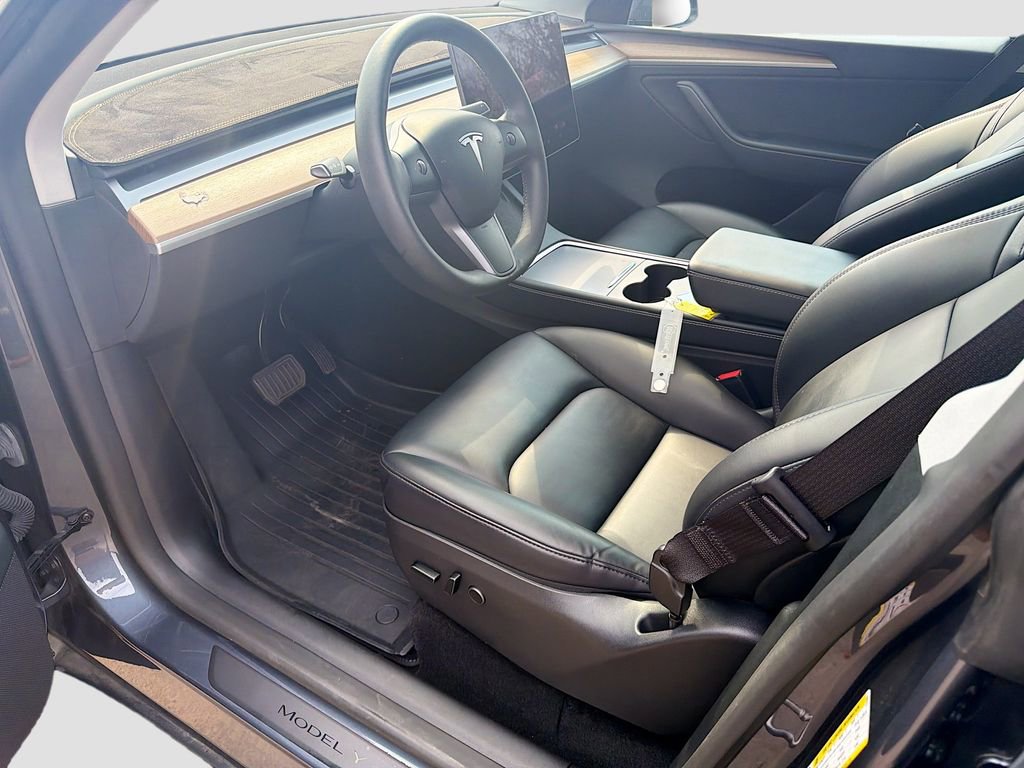 Used 2023 Tesla Model Y Long Range image 25