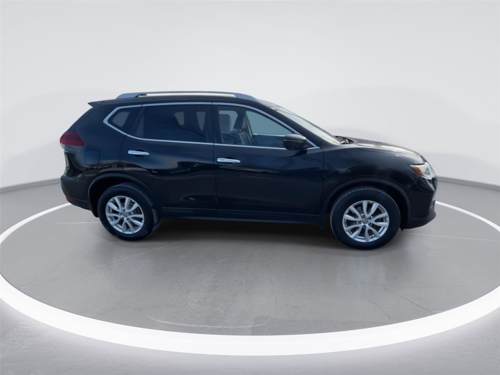Used 2018 Nissan Rogue SV w/ Premium Package image 9