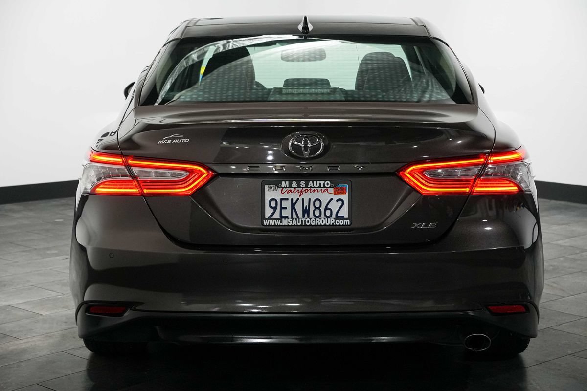 Used 2019 Toyota Camry XLE FWD image 5