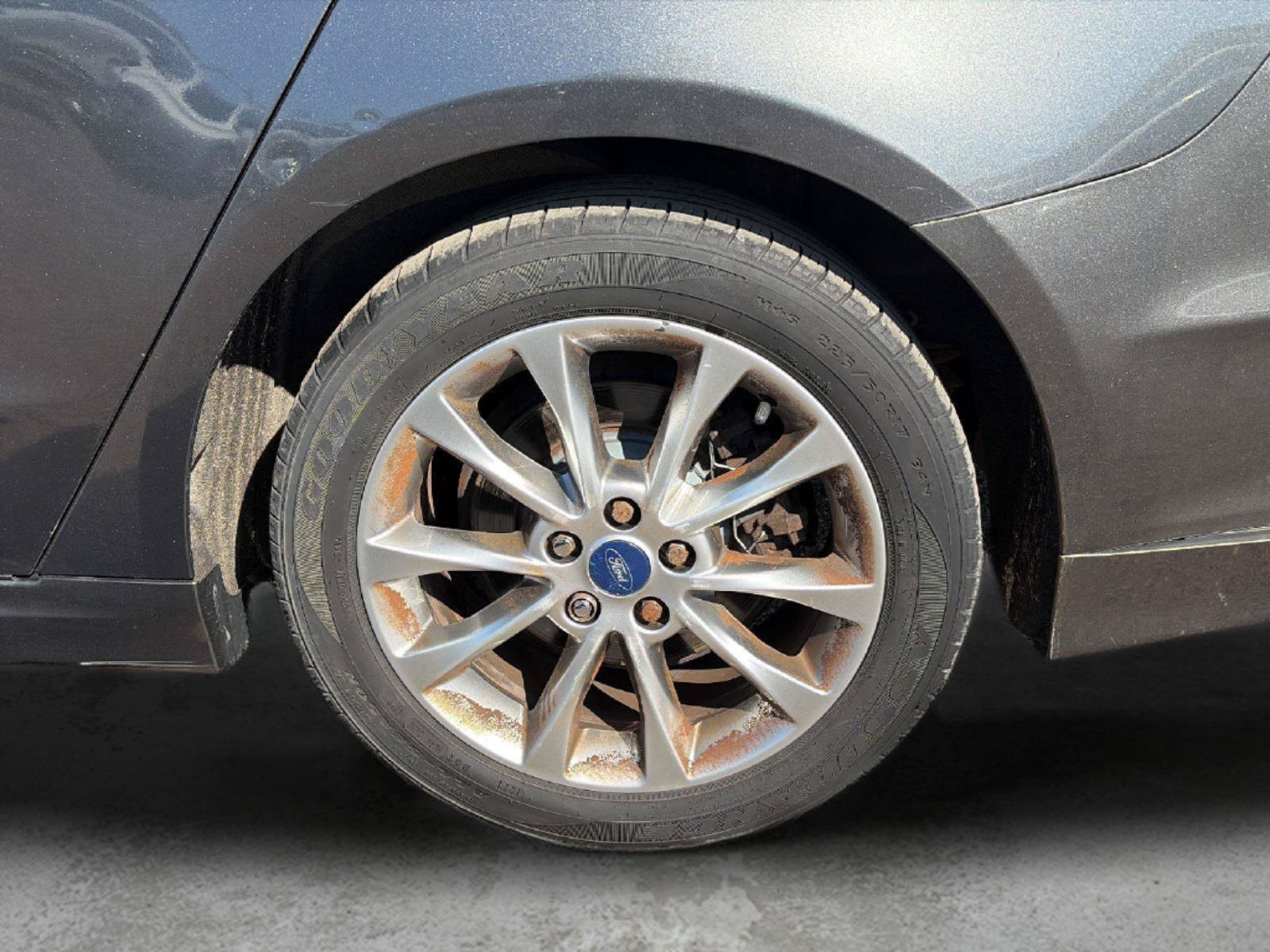 Used 2017 Ford Fusion SE FWD image 9