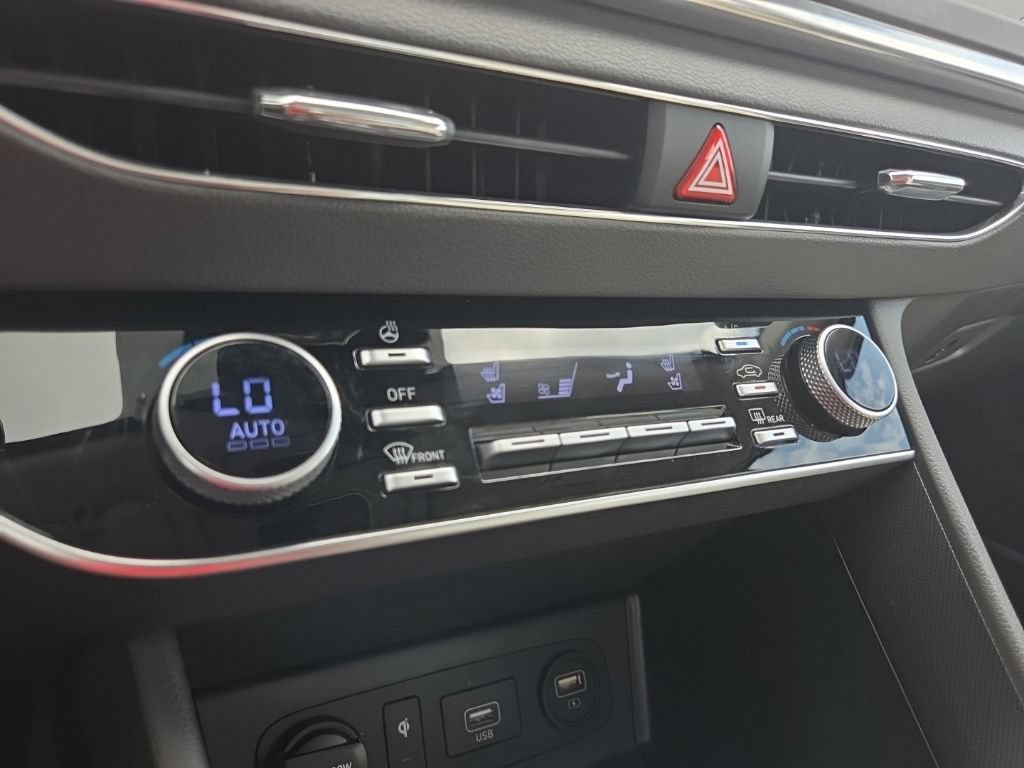 Used 2023 Hyundai Sonata Limited w/ Preferred Accessory Package FWD image 27
