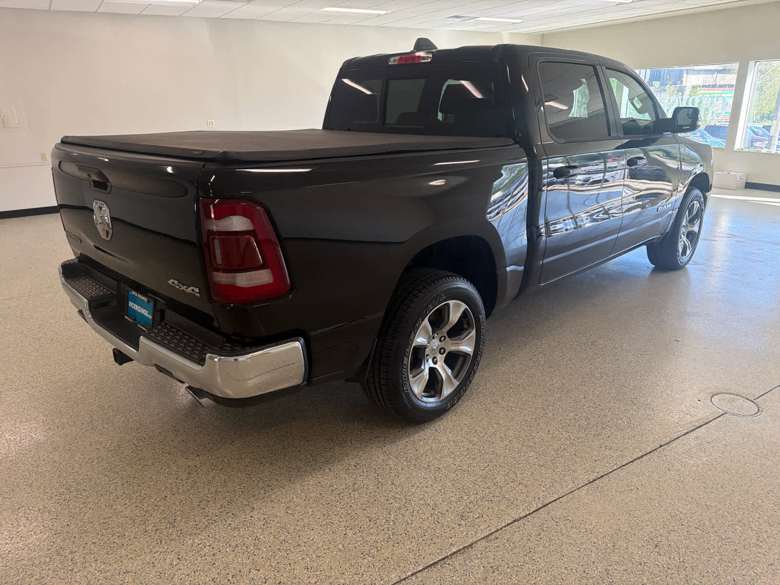 Used 2023 RAM 1500 Laramie AWD/4WD image 5