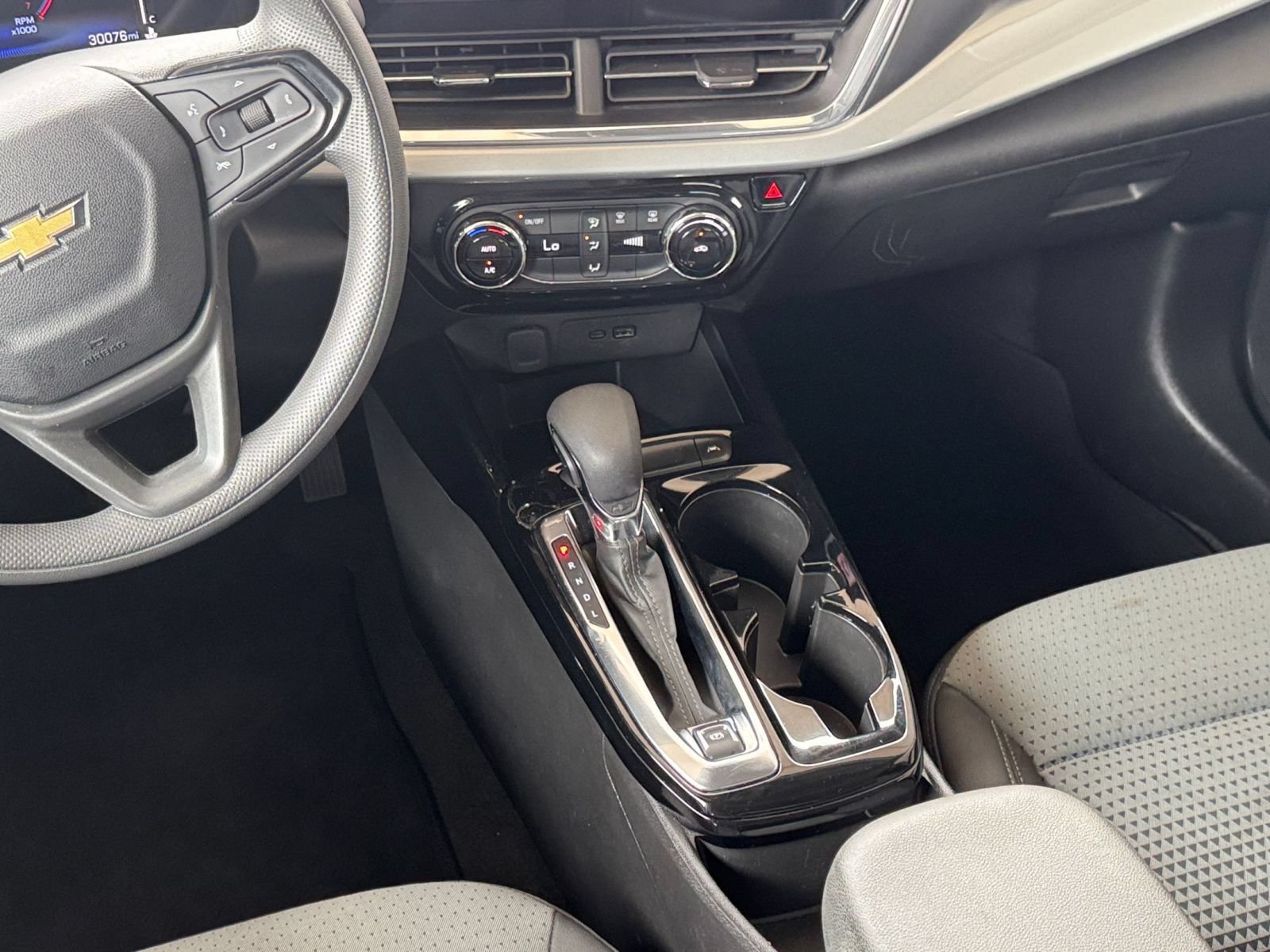 Used 2025 Chevrolet Trax LT FWD image 40