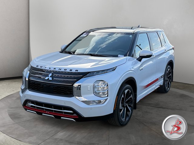 Used 2023 Mitsubishi Outlander SE AWD/4WD image 3