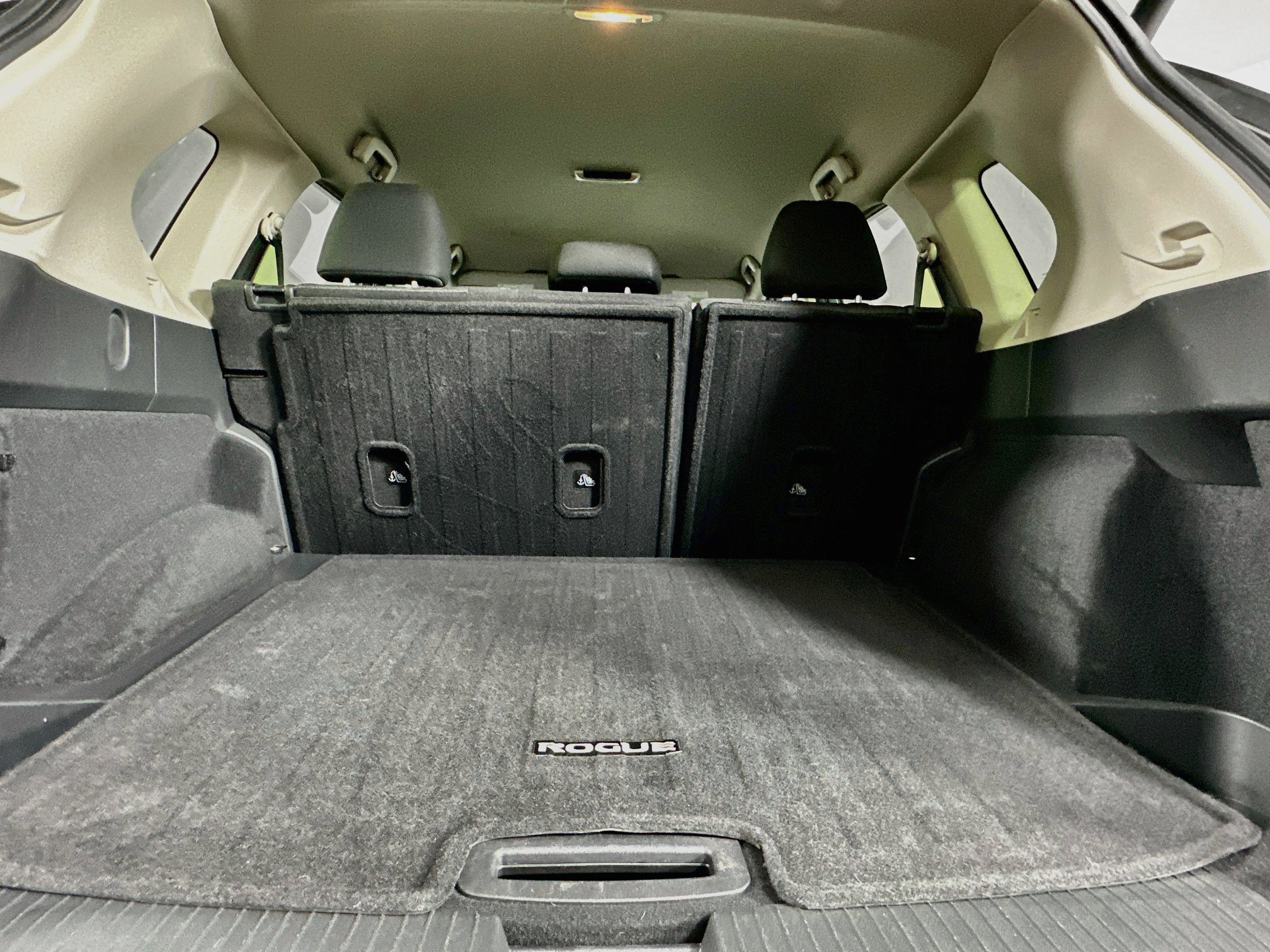 Used 2025 Nissan Rogue SV FWD image 28