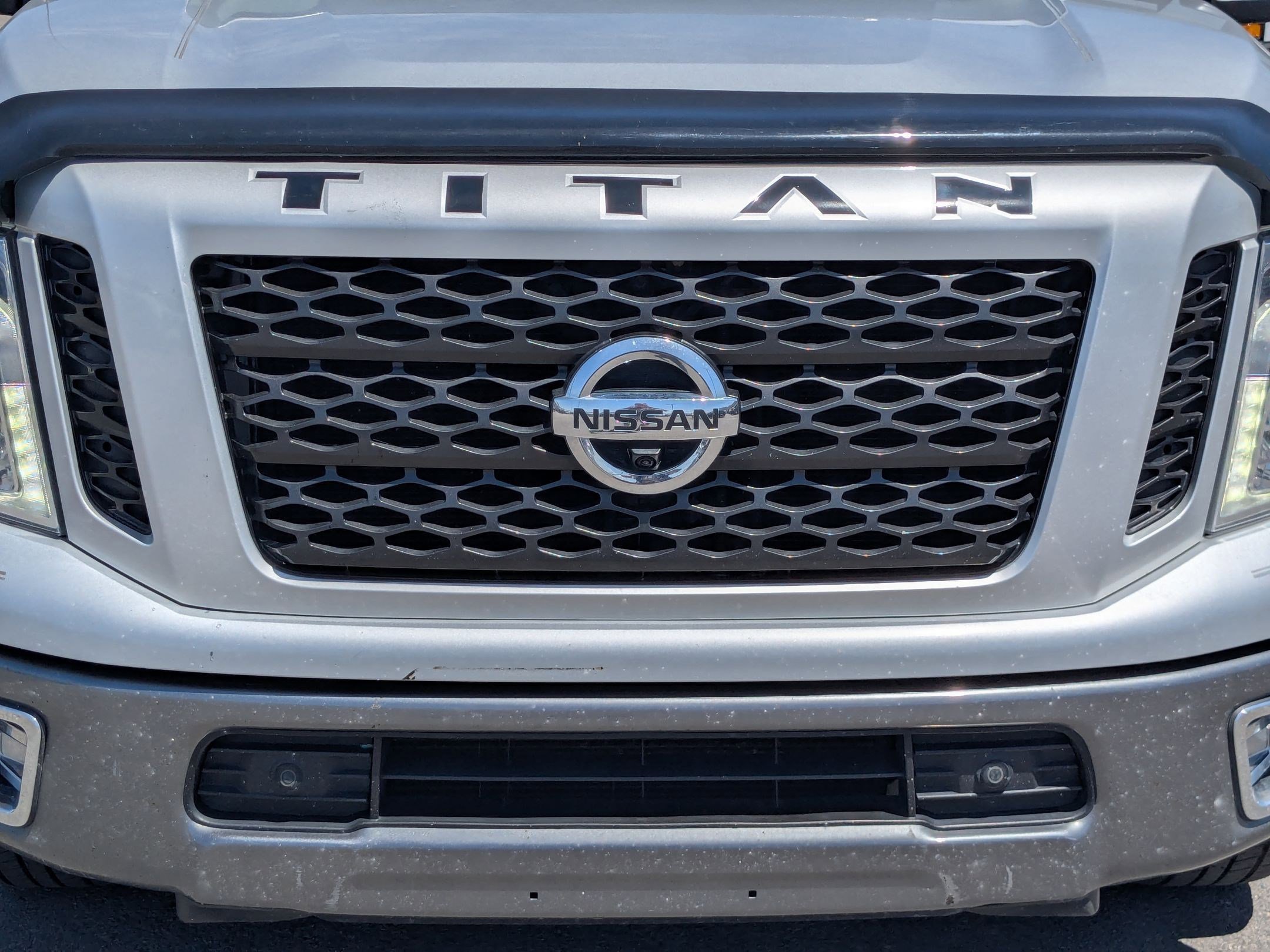 Used 2018 Nissan Titan PRO-4X w/ Pro-4x Convenience Package AWD/4WD image 9