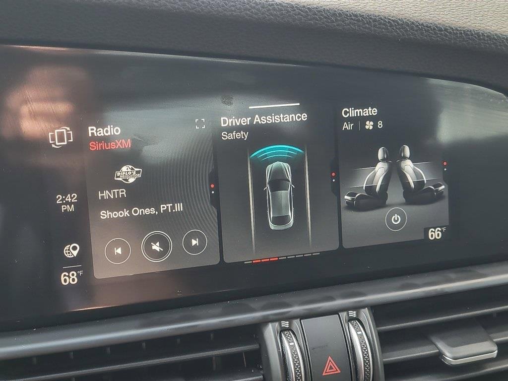 Used 2022 Alfa Romeo Giulia Sprint image 13