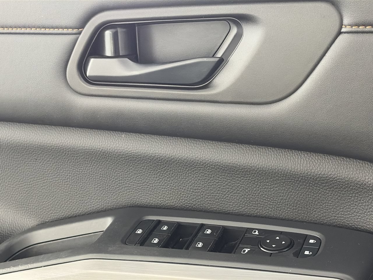 Used 2024 Nissan Pathfinder Rock Creek AWD/4WD image 18