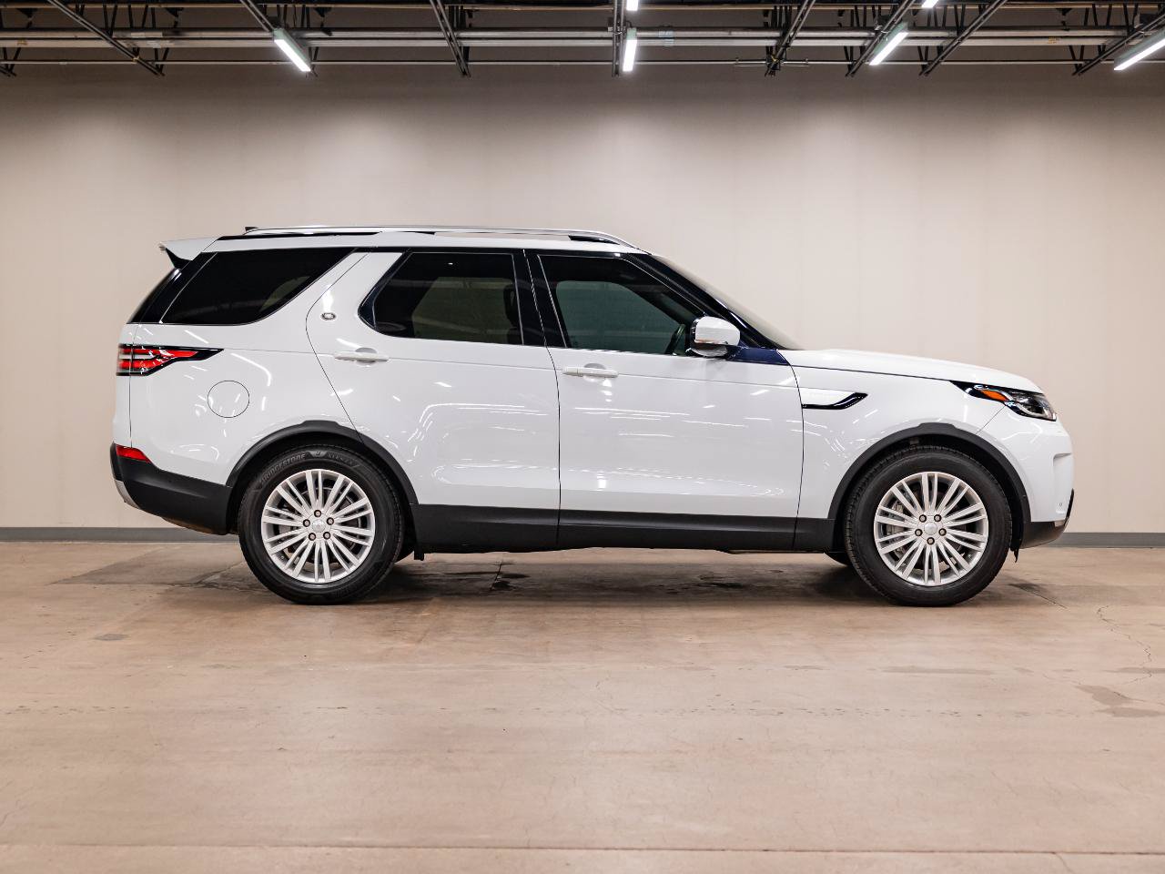 Used 2019 Land Rover Discovery HSE AWD/4WD image 35