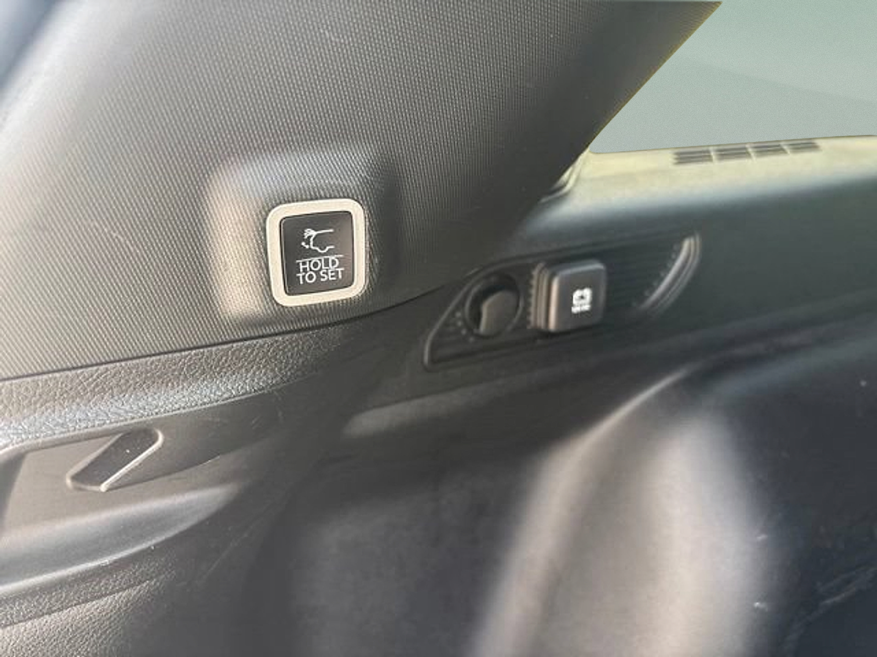 Used 2023 Jeep Grand Cherokee Altitude AWD/4WD image 8