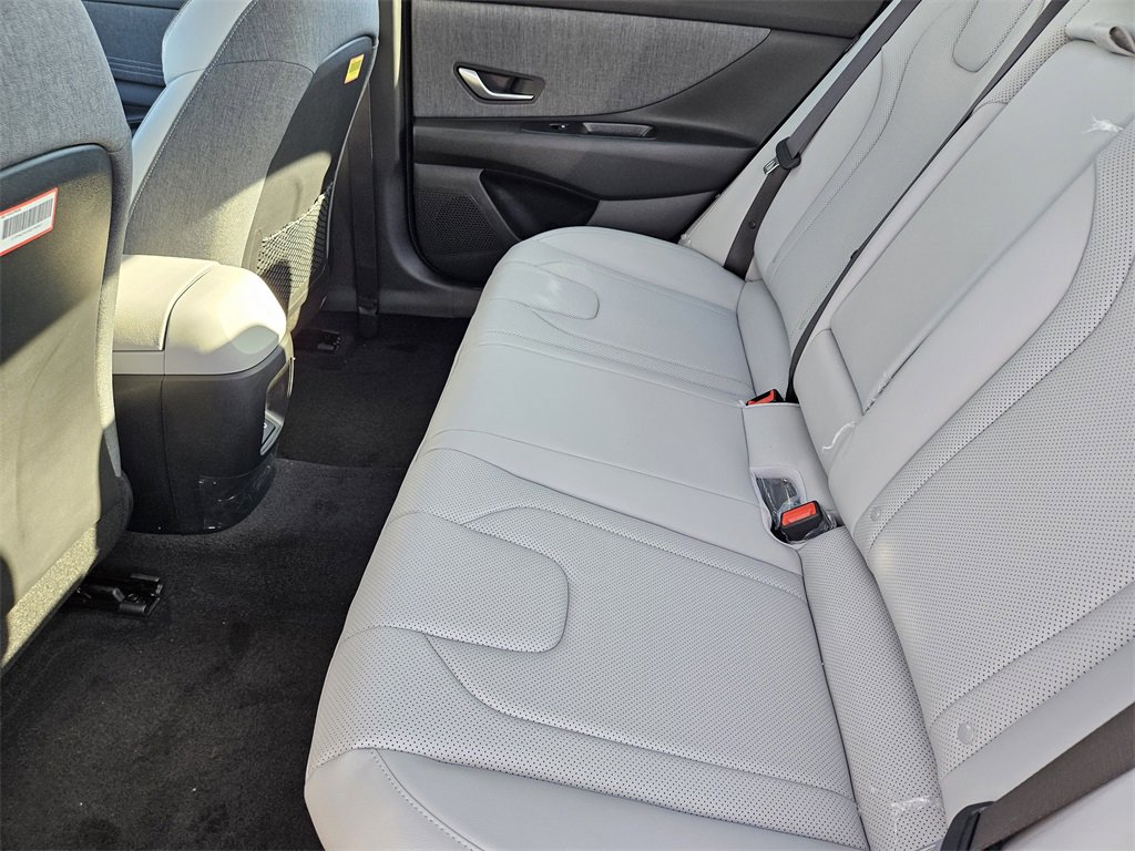 New 2025 Hyundai Elantra Limited image 30