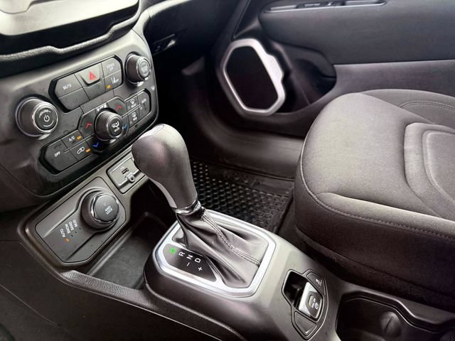 Certified 2021 Jeep Renegade Latitude w/ Convenience Group AWD/4WD image 28